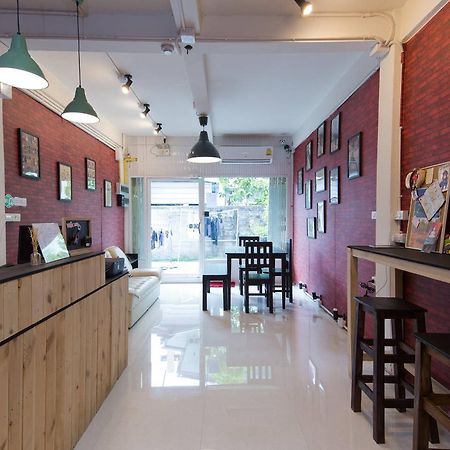 Mana Hostel Bangkok Exterior photo