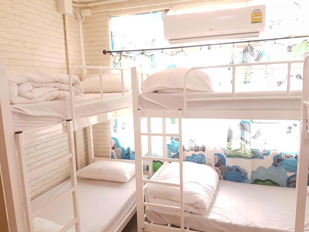 Mana Hostel Bangkok Exterior photo
