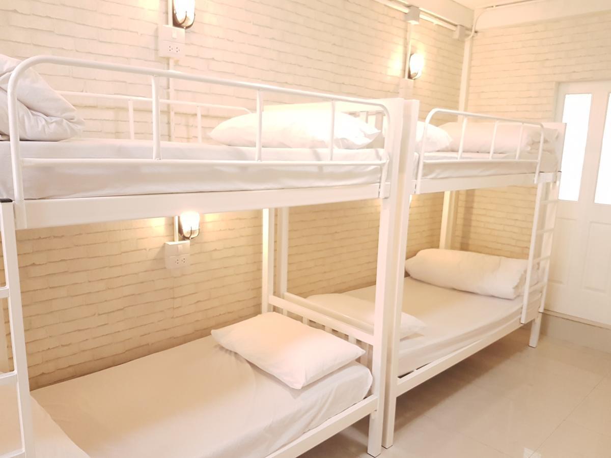 Mana Hostel Bangkok Exterior photo